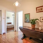Marconi 7- City Centre Apartment Sit
